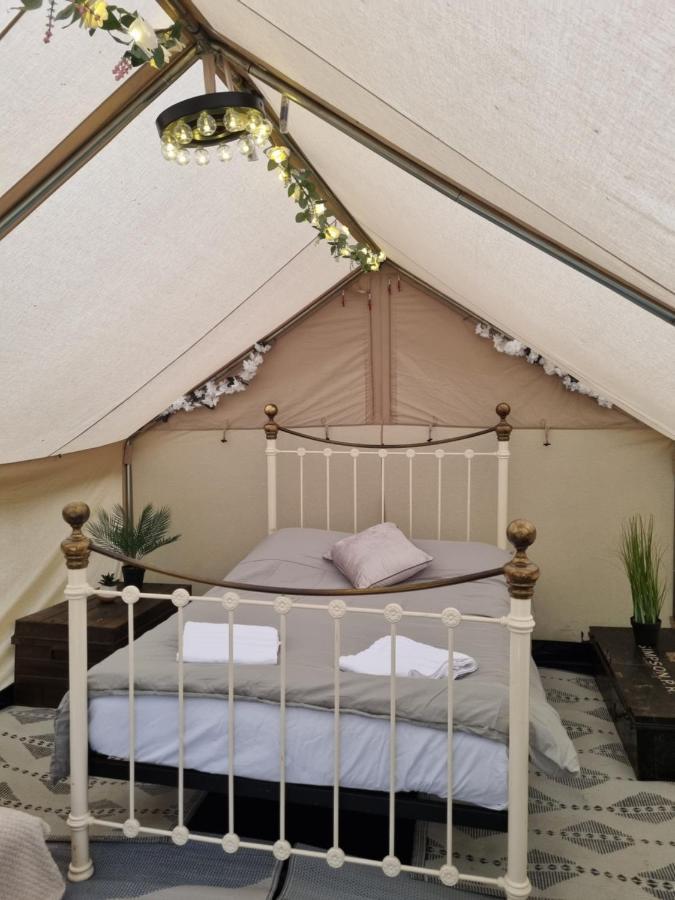 Glamping In Style, Prospector Tent Hotel Crawley  Exterior photo